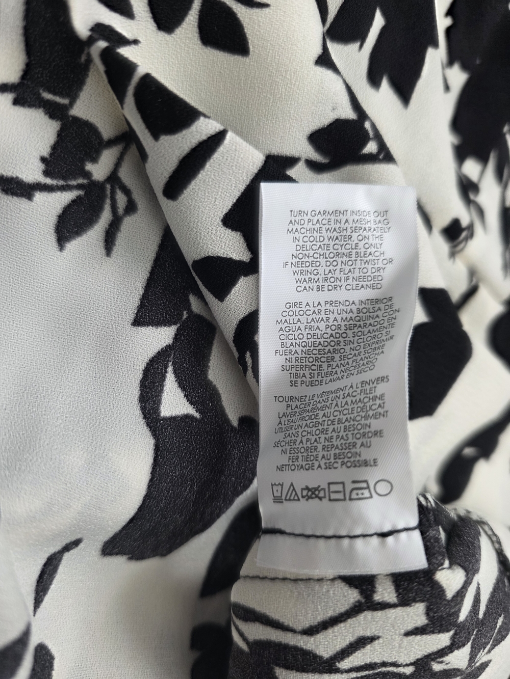 Cabi Black & White Floral V-Neck Dress Size Medium 3/4 sleeve - Picture 14 of 15